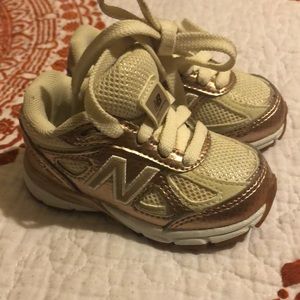 New balance sneakers size 4